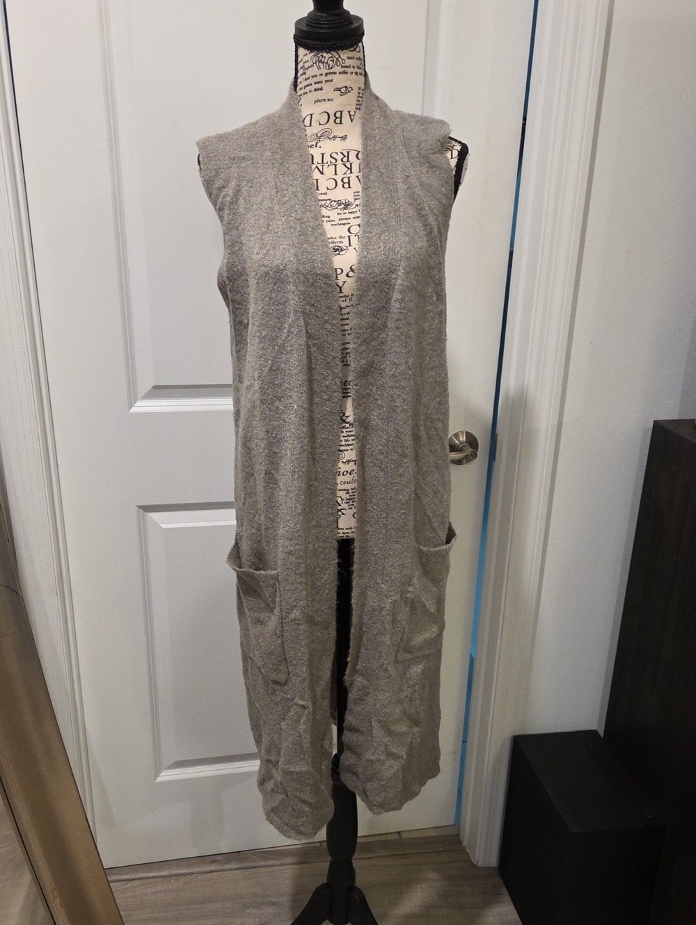 Echo Sleeveless Open-Front Long Cardigan Vest - Light Gray Size S/M!